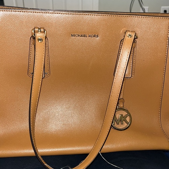 MICHAEL KORS PURSE - Picture 4 of 5